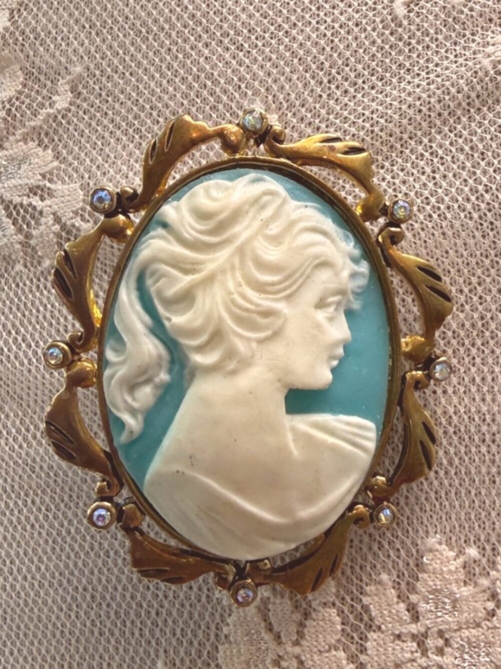 Accessories Associates Inc Gold Tone Cameo Brooch  Rhinestones & Blue Background